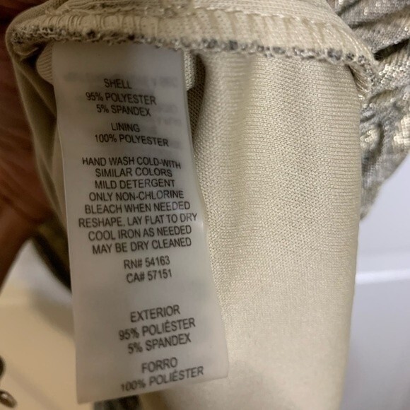 Vince Camuto Long sleeve ruched midi dress. Size 6 - Picture 6 of 8